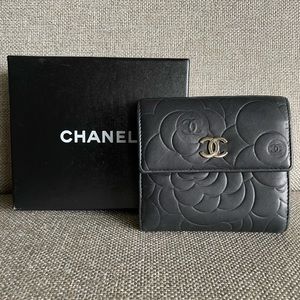 Chanel | Portefeuill Double Wallet Camelia Lambskin Noir Compact